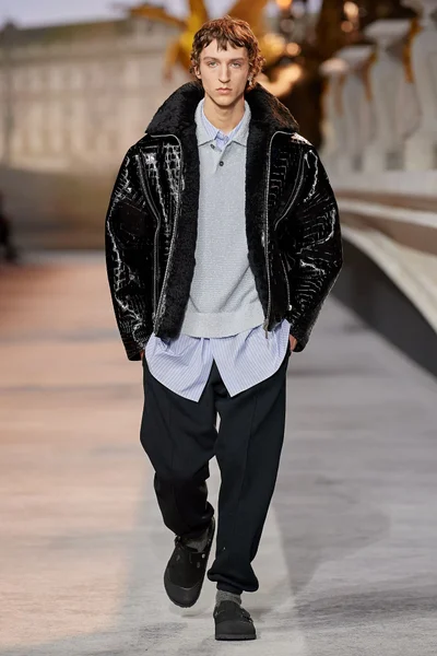 Look 7
